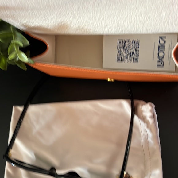 Tory Burch - Picture 3 of 3